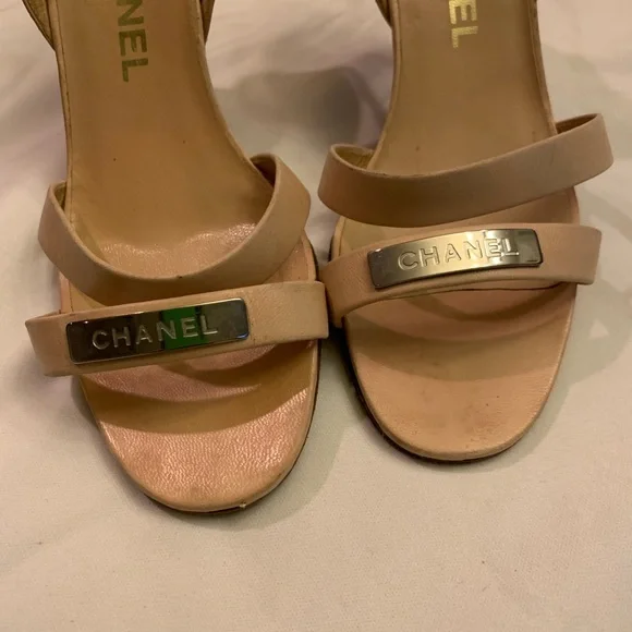 CHANEL lambskin logo sling back sandals - Picture 4 of 16